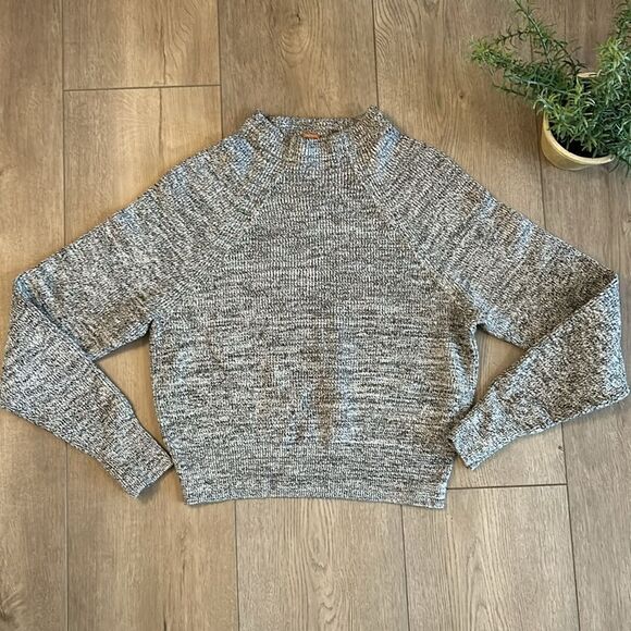 LIKE NEW FREE PEOPLE THICK KNIT CROPPED MOCK NECK SWEATER GRAY SIZE MEDIUM - Picture 2 of 5